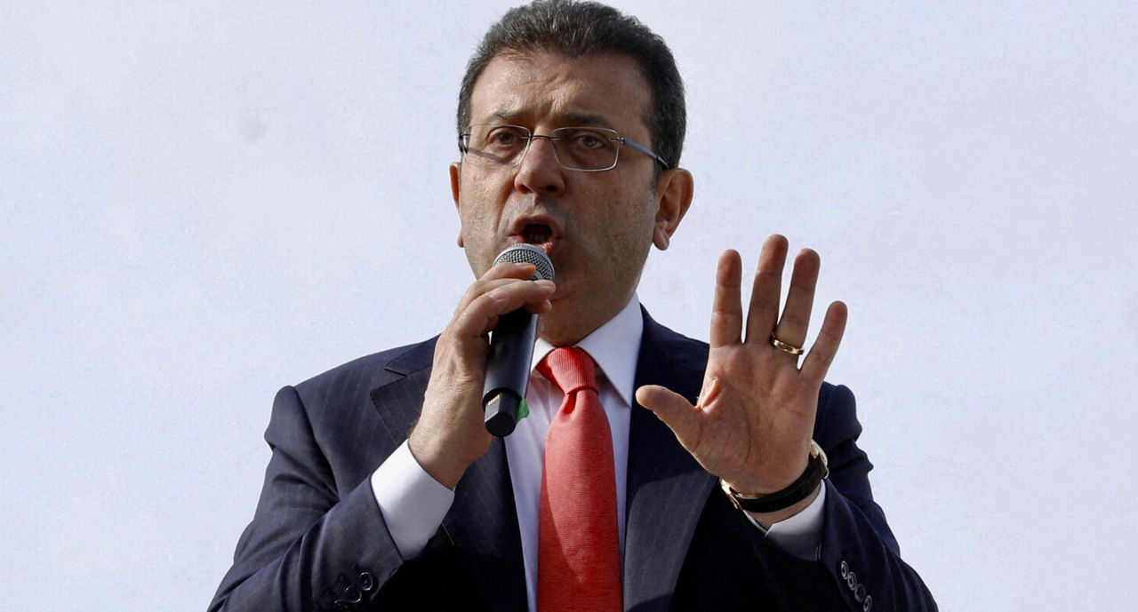 Fost primar al Istanbulului, condamnat la un an și opt luni de închisoare pentru insultarea unui procuror.