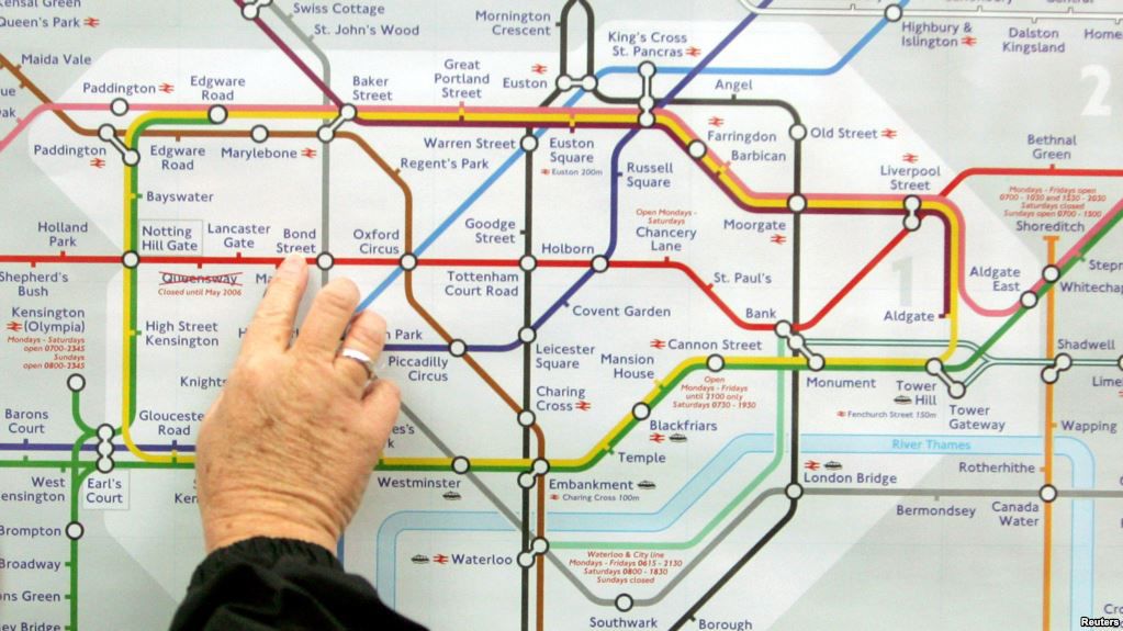 Poliția londoneza anunță că nu a găsit indicii privind focuri de armă în zona stațiilor de metrou evacuate. Foto: Reuters