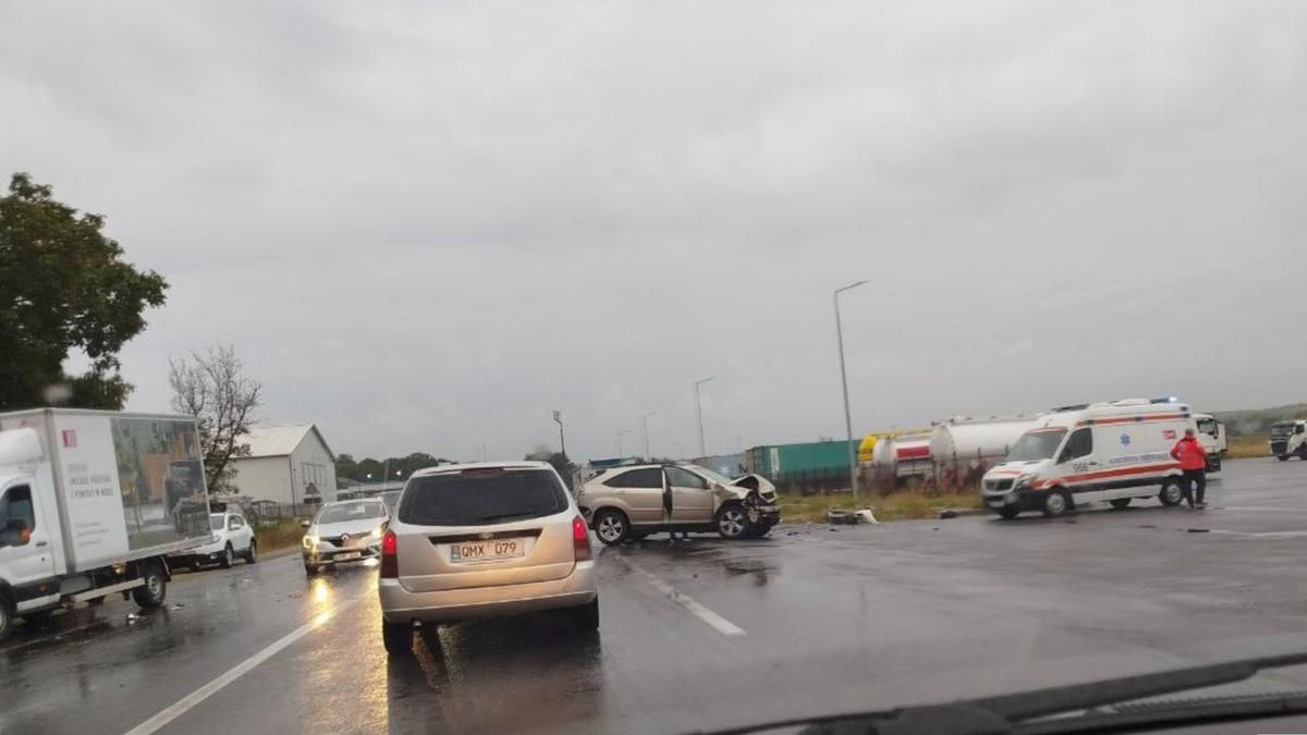 Accident în lanț la Sângera: Un șofer, transportat la spital.