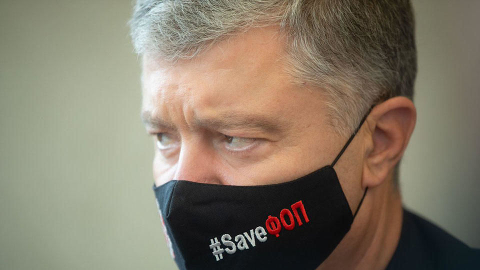 На Украине завели 15 новых дел против Порошенко.