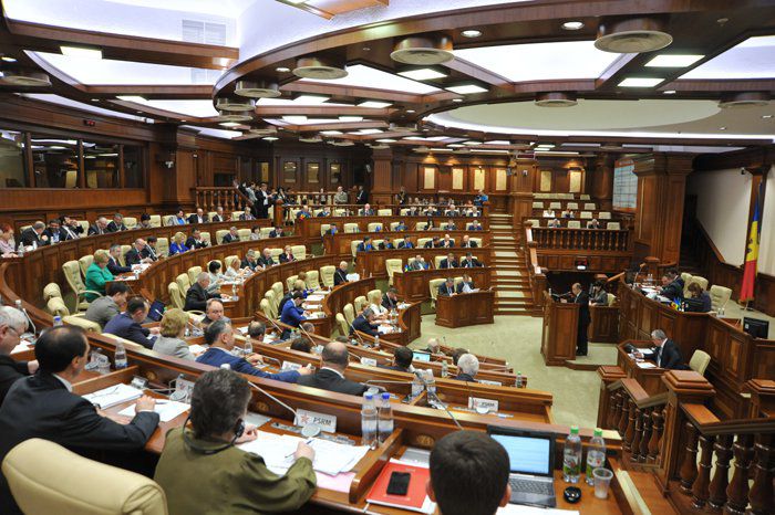 Парламент отклонил резолюцию о выражении вотума недоверия министру труда.