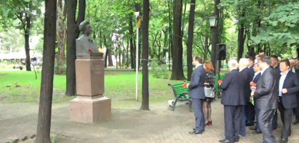 Potrivit socialistului, pe Mihai Eminescu trebuie „să-l citim, să-l recitim la diferite vârste, dar și să-l cunoaștem”.