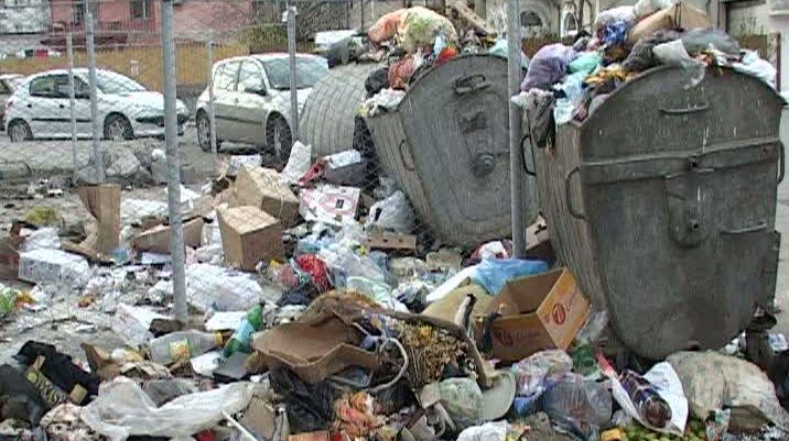 Oraşul Anenii - Noi riscă să se transforme, treptat, într-o groapă de gunoi. Foto: ziuaveche.ro