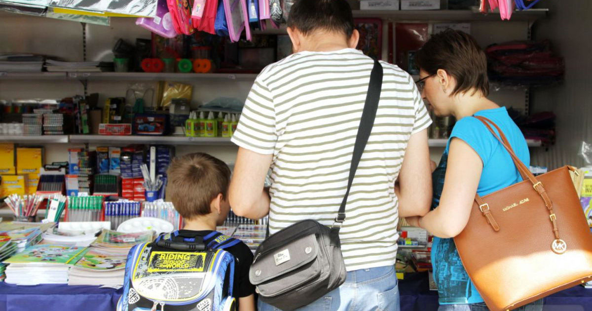 Părinții au început să-și pregătească copiii pentru școală: E nevoie de cel puțin 5.000 de lei.