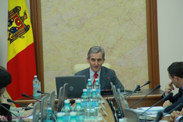 De asemenea, șeful Guvernului nu este de acord cu faptul că aprecierea dolarului în țările din regiune este un argument suficient pentru creșterea valutei americane în R. Moldova.