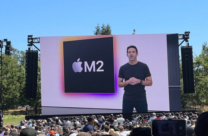 Bloomberg: Джон Тернус является наиболее вероятным преемником Тима Кука во главе Apple.