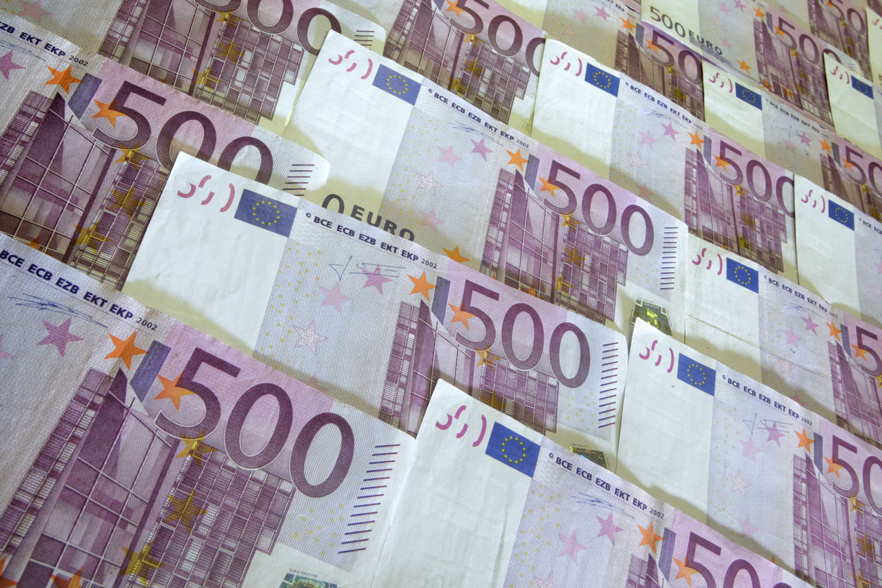 В Бельгии с замороженных счетов Каддафи пропало более 10 млрд евро.