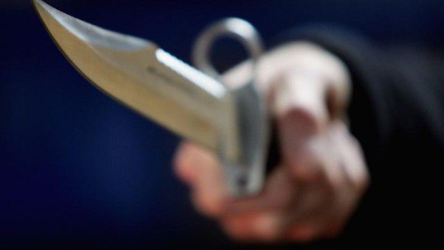 Ameninţat de un individ cu cuţitul în plină stradă. Foto: publika.md