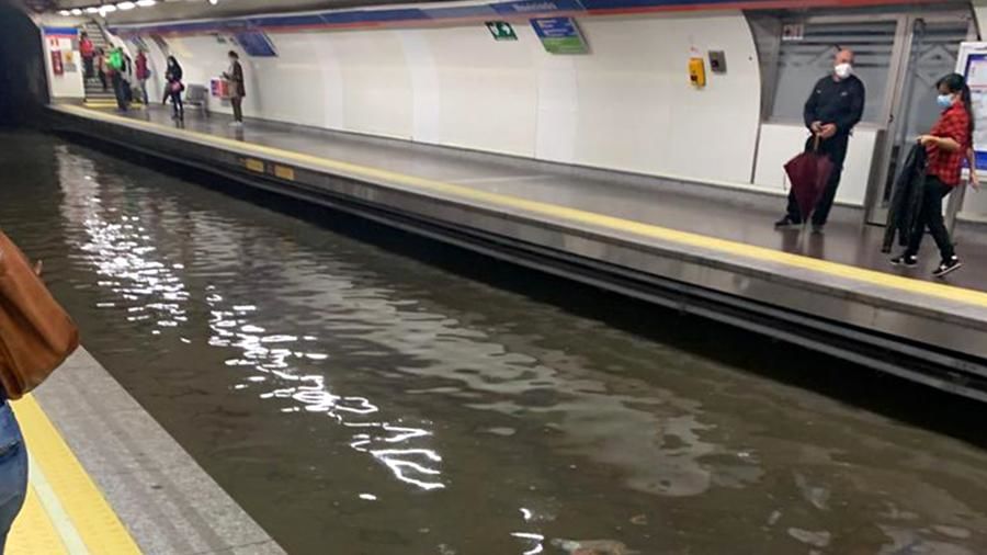В Мадриде из-за ливня затопило несколько станций метро.
