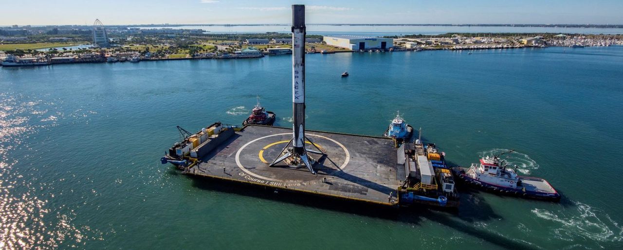 SpaceX запланировала подключить к Starlink грузовики, самолёты и корабли.