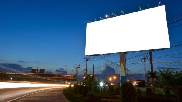 Agenții economici vor fi obligați să demonteze panourile publicitare de pe marginea drumurilor naționale.