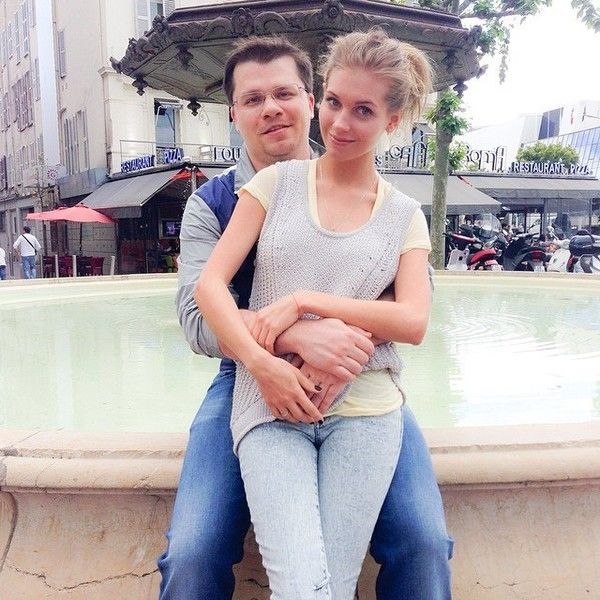 Асмус об отношениях с Гариком Харламовым: Он очень обижен.