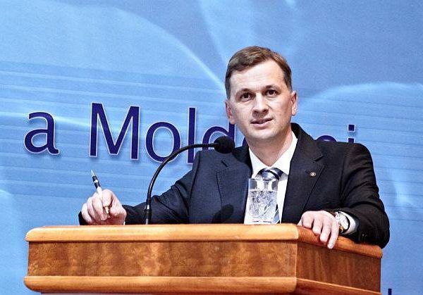 Глава Нацбанка Дорин Дрэгуцану объявил об уходе в отставку.