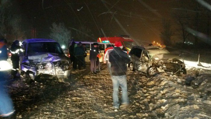 Două automobile s-au făcut zob ieri seara. Foto: unimedia.info