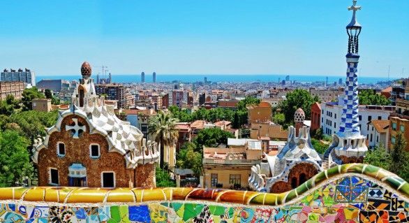 Barcelona încearcă să scape de turiști. 