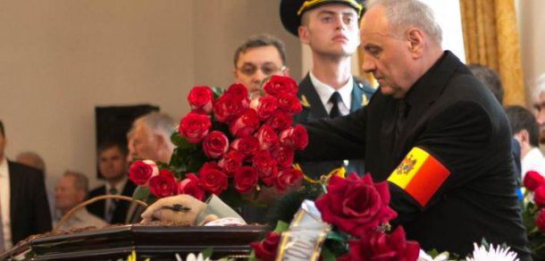 Timofti a adus omagii profesorilor săi, menționând că mereu își aduce aminte cu drag de prima sa învățătoare, Ecaterina Geru. Foto: prm.md