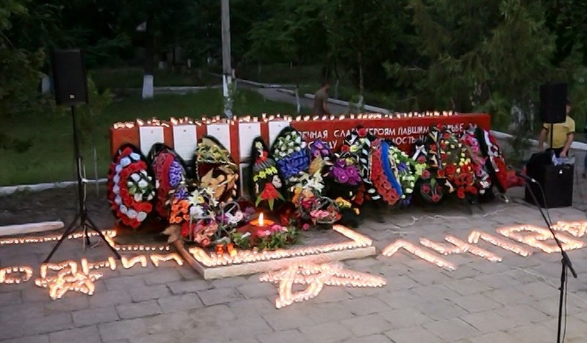 Впервые 1418 свечей зажгли у памятника освобождения в Чадыр-Лунге.
