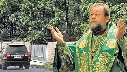 Митрополит Владимир прокомментирует скандальные фотографии.