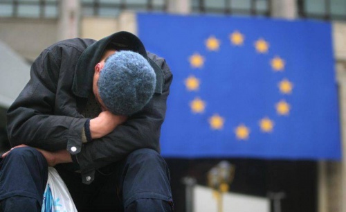 Potrivit acestui sondaj Eurobarometru, 59% dintre europeni nu au încredere în UE, în timp ce doar 32% au încredere. 9% nu şi-au exprimat opinia asupra acestui subiect.