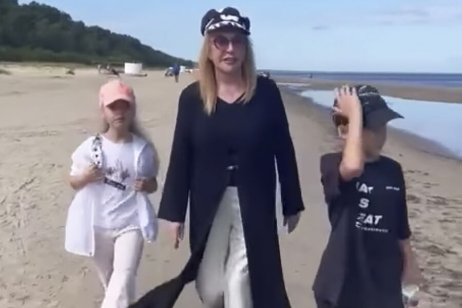 Пугачева записала видео с детьми, чтобы успокоить Максима Галкина.