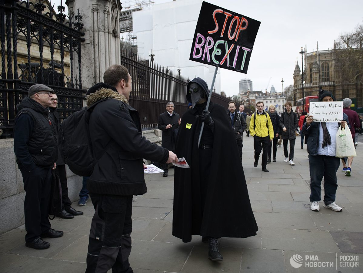В парламенте Британии заблокировали голосование по альтернативам Brexit.