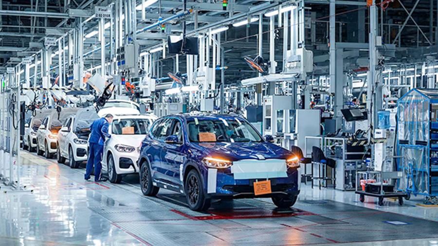 BMW выпустит первый в своей истории электрический кроссовер.