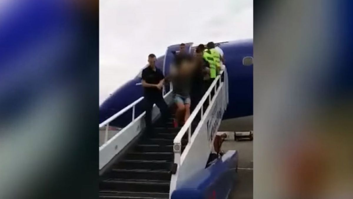 Unul dintre scandalagiii beți, dați jos din avionul „Chișinău-Istanbul”, arestat pentru 20 de zile. 