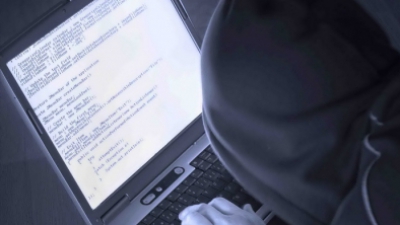 Замдиректора и двое сотрудников местного интернет-провайдера подозреваются в кибермошенничестве.  Фото: crimetime.ro