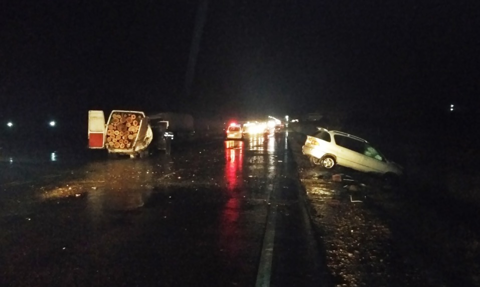 Accident grav lângă satul Mitoc. Șase persoane, transportate la spital