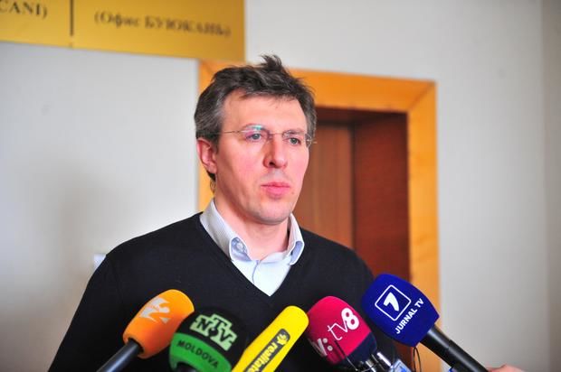 Unul din avocaţii lui Chirtoacă s-a ales cu amendă. Motivul