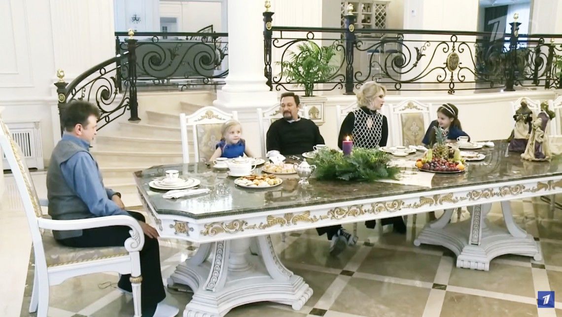 Cântărețul rus Stas Mihaylov și-a arătat locuința de lux. 