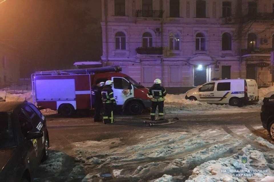 В центре Киева ресторан обстреляли из гранатомета.