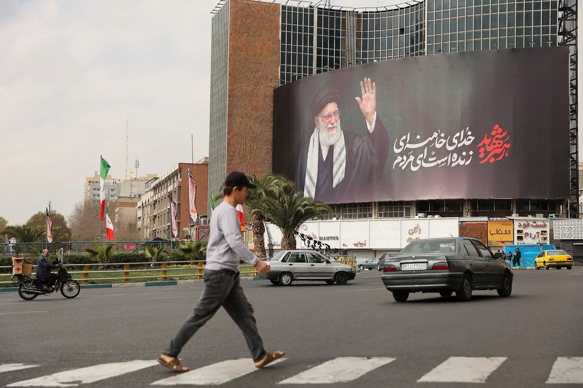 Iran a amânat ceremonia de adio pentru Ali Khamenei.