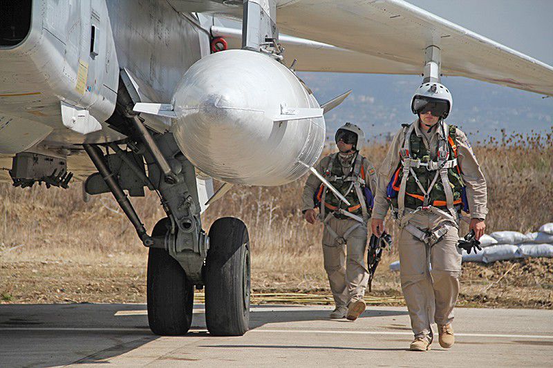 Полеты выполнялись самолетами Су-34, Су-24М и Су-25.