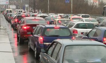 InfoTrafic 08:00: Flux majorat de transport. Străzi de ocolit. Foto: protv.md