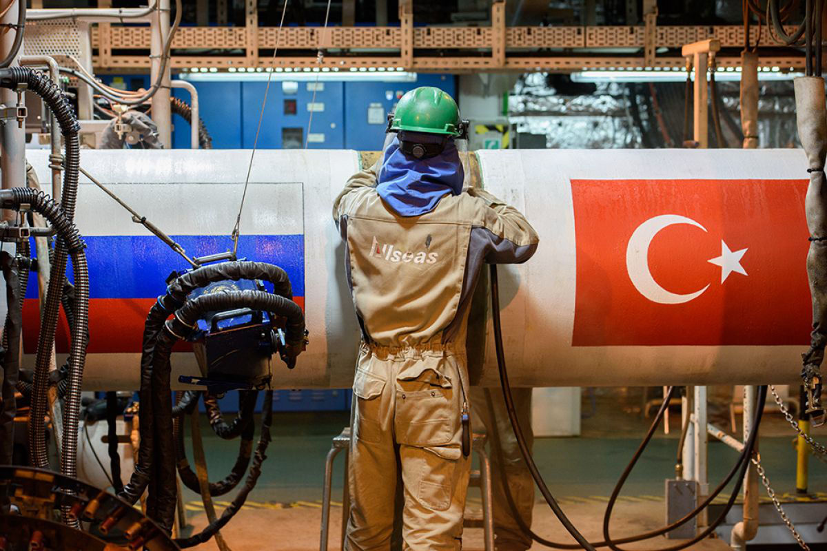 Турция начала частично оплачивать российский газ в рублях.