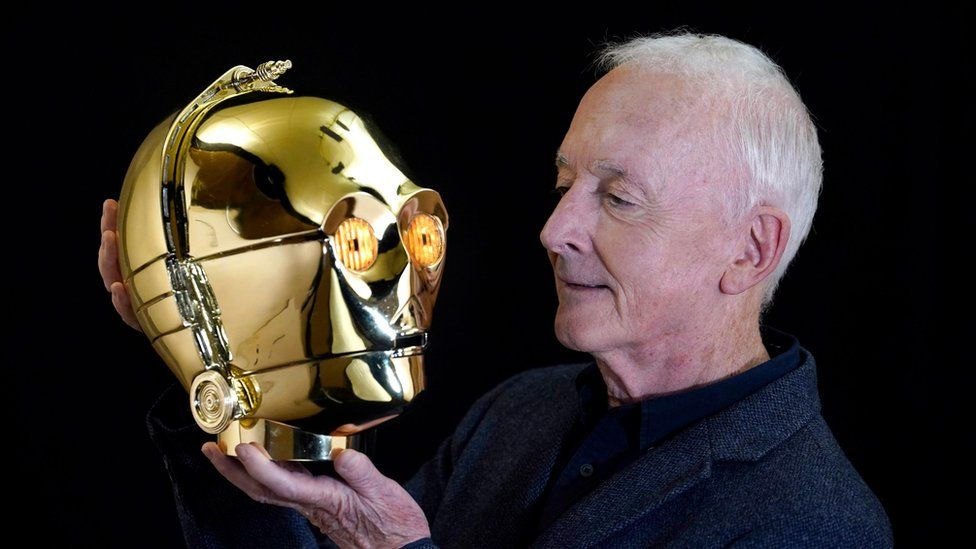 Голова C-3PO из киносаги Star Wars продана на аукционе за $843 тысяч.