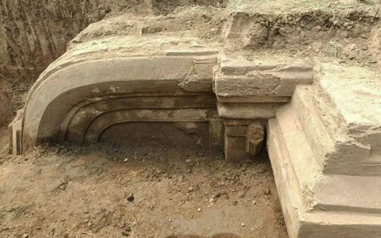 Monumente antice, descoperite în Myanmar în urma cutremurului.