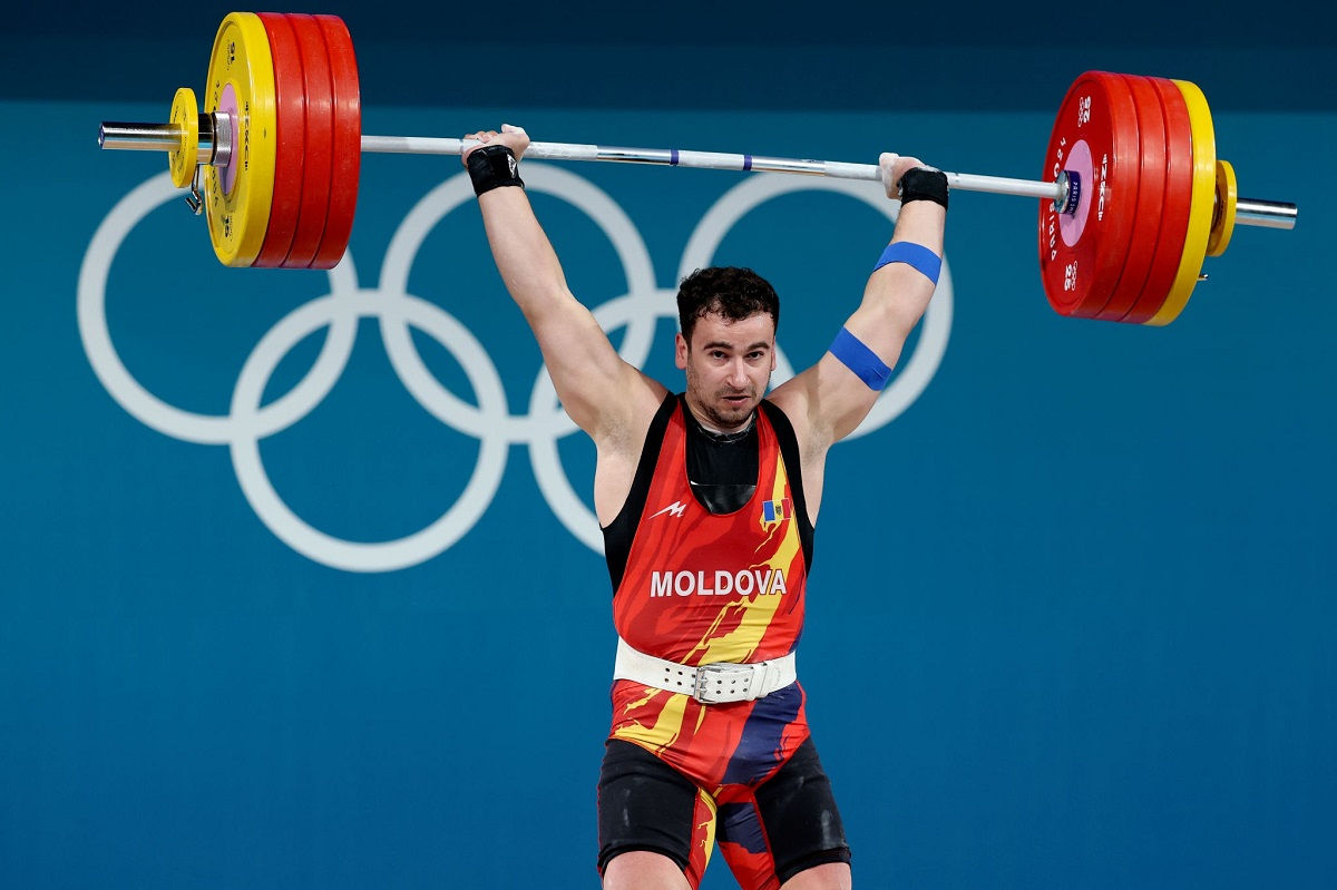 Halterofilul Marin Robu a câștigat argintul și bronzul la Campionatul Mondial din Bahrain.