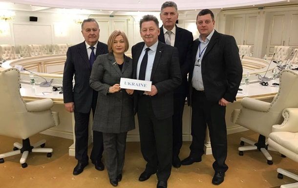 По мнению Геращенко, переговоры по Донбассу стоит проводить в другой, "действительно нейтральной" стране.