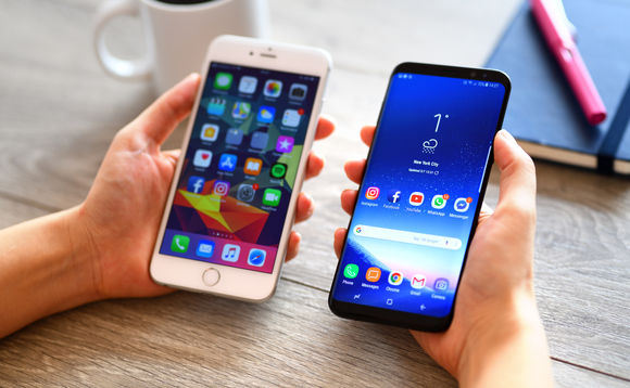 Samsung подшутила над владельцами устройств Apple.