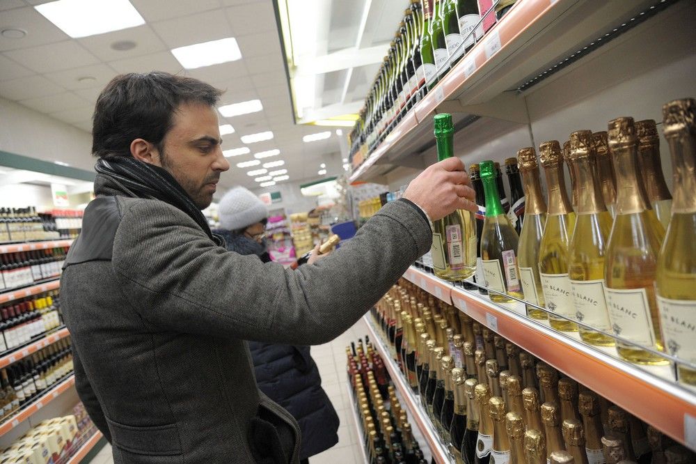 Продажи шампанского упали в 2020 году на 18%.