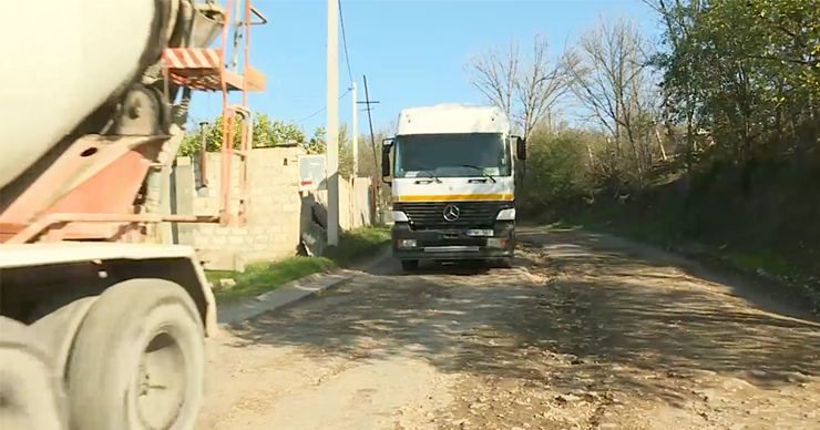 В переулке Милеску Спэтару проживают семь семей. 