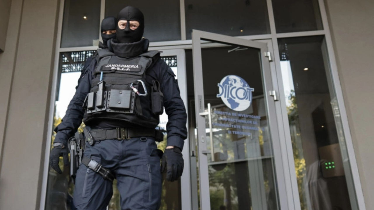 Șapte cetățeni români și moldoveni, suspectați de falsificare de documente: Au avut loc percheziții.