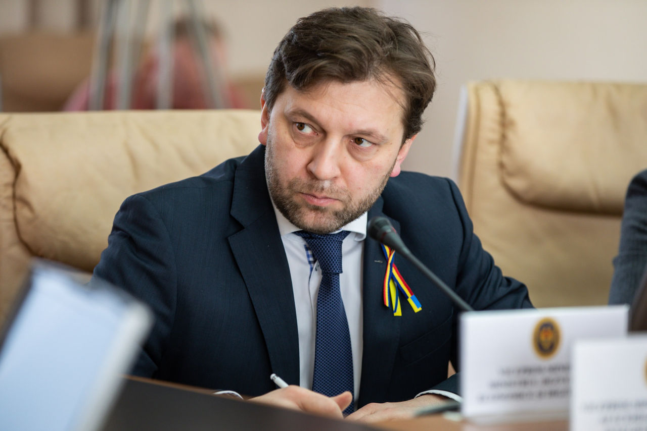 Мужчина, угрожавший Думитру Алайбе, осужден.