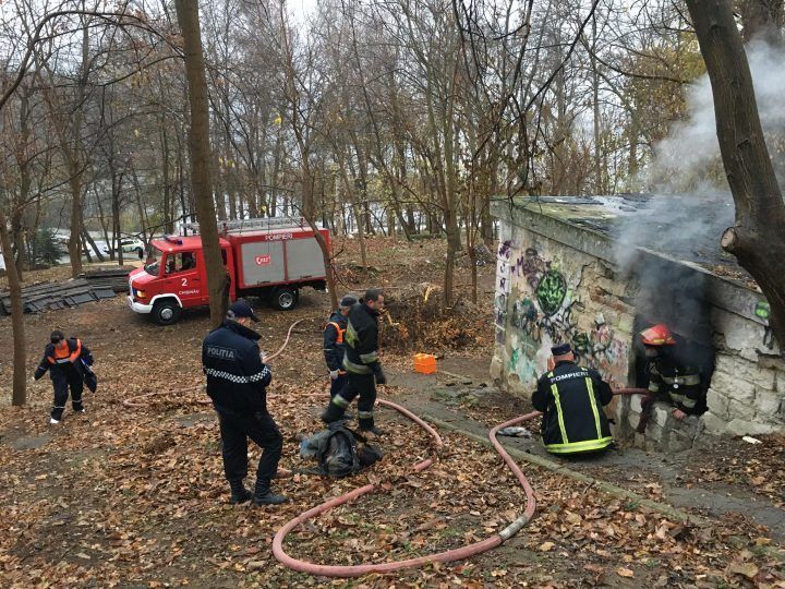 Тело бездомного обнаружили в пристройке в парке "Валя Морилор".