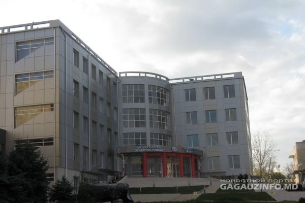 КГУ принимает абитуриентов на обучение по контракту без каких-либо ограничений.