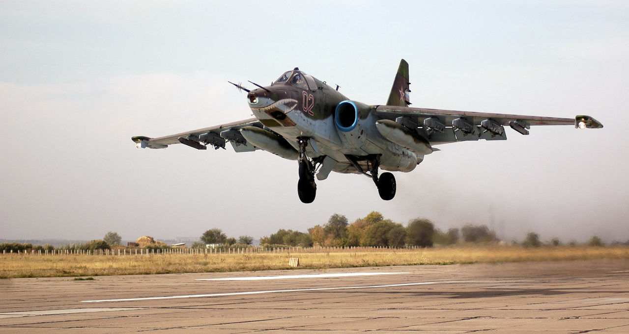 Российские военные сбили в Херсонской области украинский самолет Су-25.