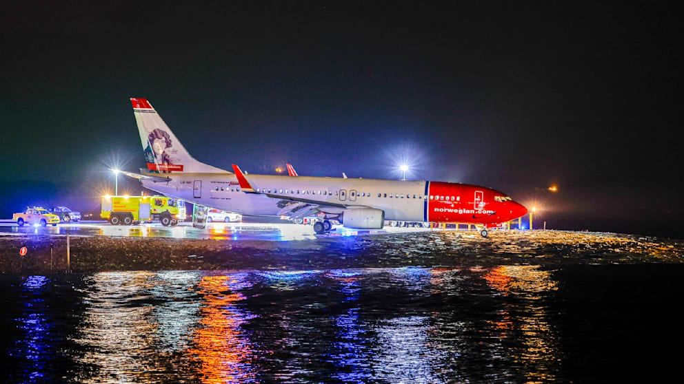 Самолет Norwegian чуть не упал в море при посадке в Норвегии.
