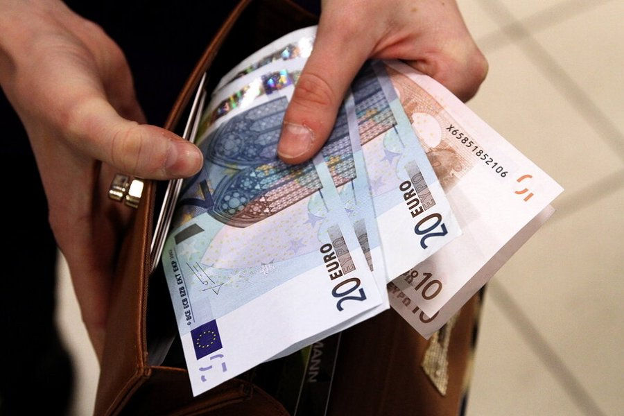 В Литве больше половины работников недовольны своими зарплатами.